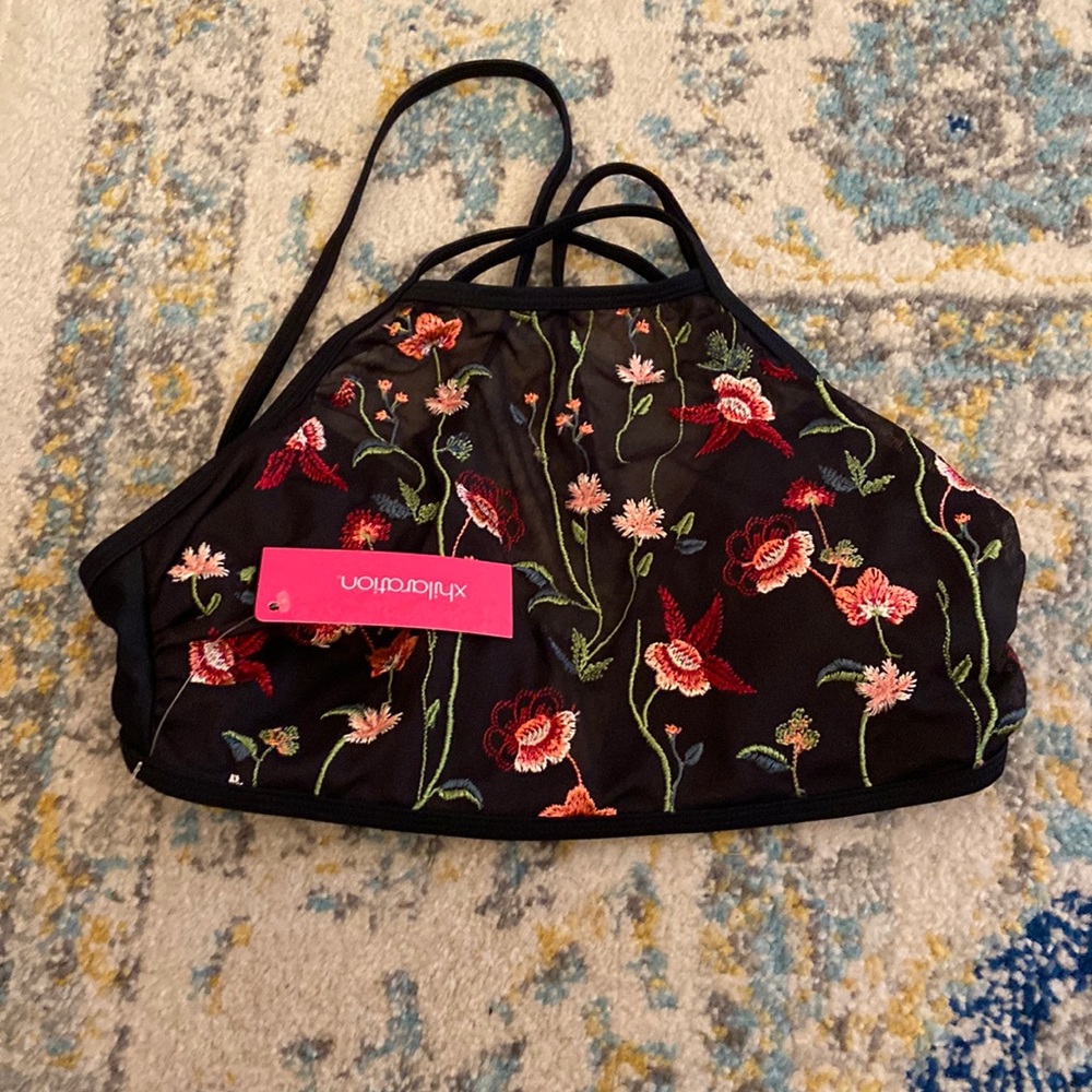 Woman’s Bikini Top size M NWT